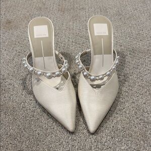Never worn - Dolce Vita Pearl-Trim Ivory Pointed-Toe Mules